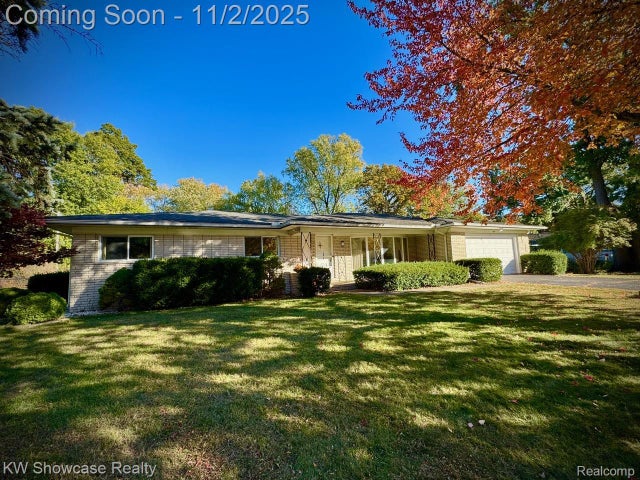 2069 Alsup Avenue N, Commerce charter township