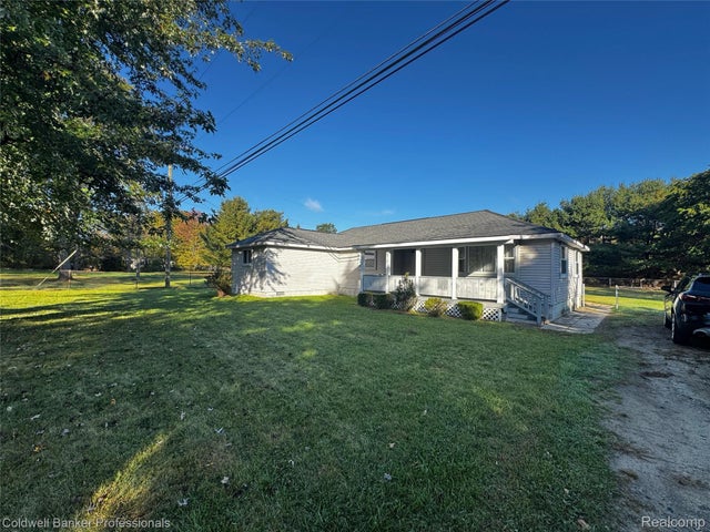 904 Rowland Road, Leonard village