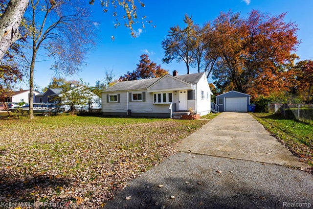 411 Clayburn Boulevard, Waterford charter township