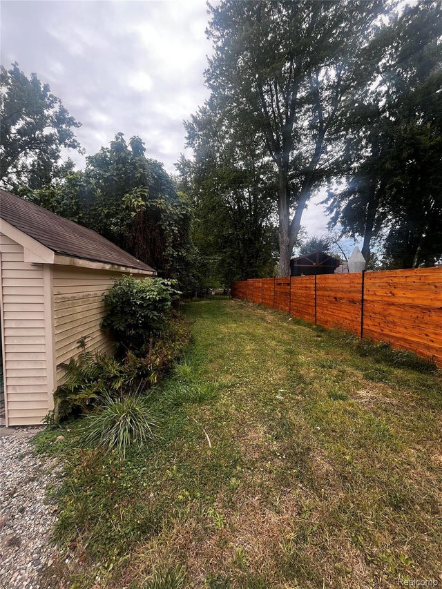 206 Bernstadt Street, Novi city