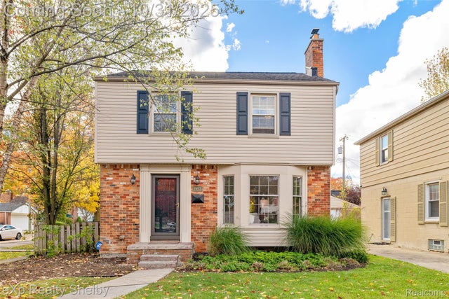 1953 Hunt Club Drive, Grosse Pointe Woods city