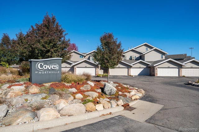 21106 Boulder Circle 101, Northville city