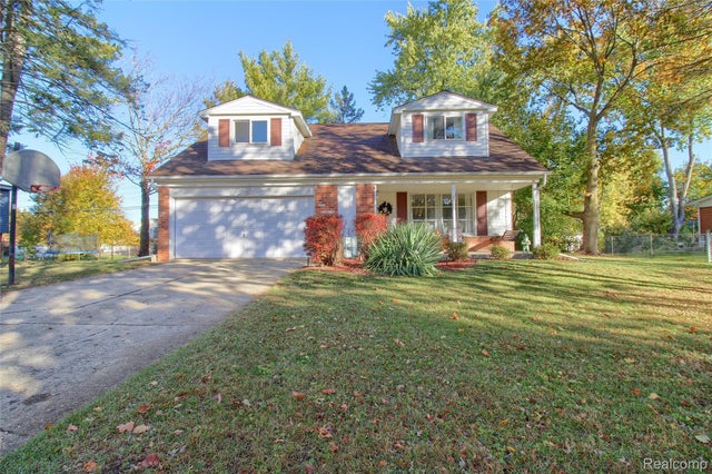 8650 Buffalo Drive, Commerce charter township