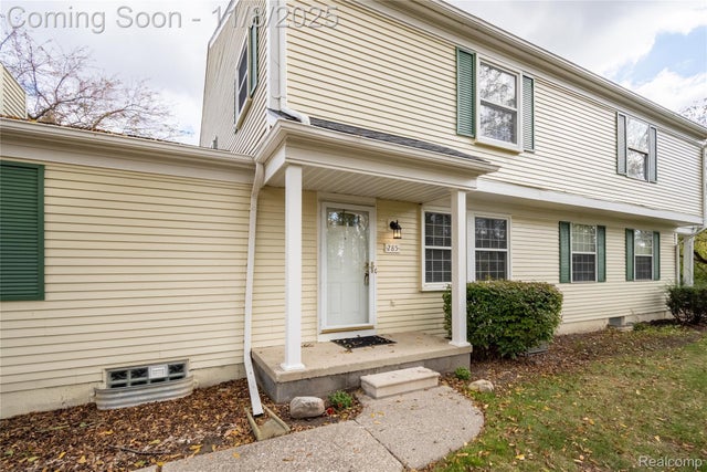 285 Inlet Court, Walled Lake city