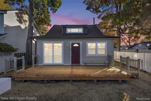 8665 Cooley Lake Road, Commerce charter township