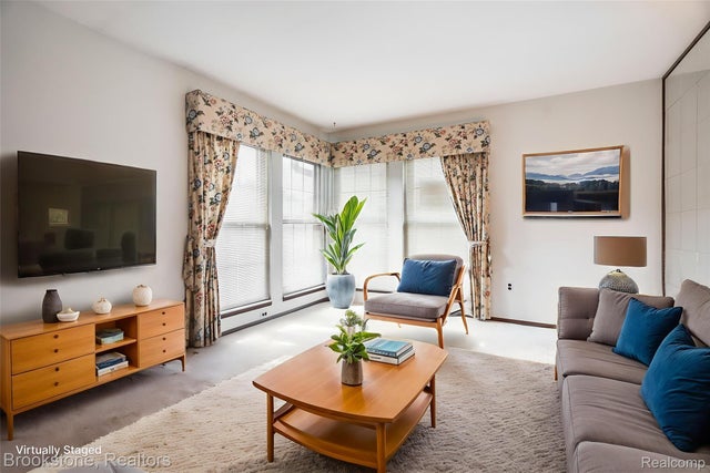 2808 Roundtree Drive, Troy city