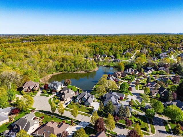 9039 Oakridge Trail Trail, Shelby charter township