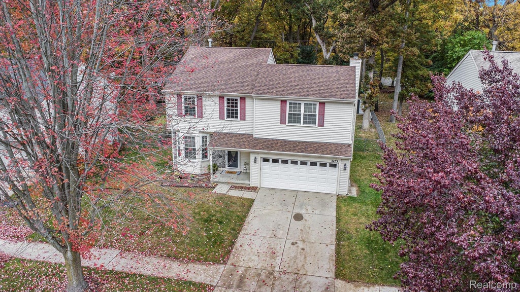 3289 Hilltop Drive, Holly village