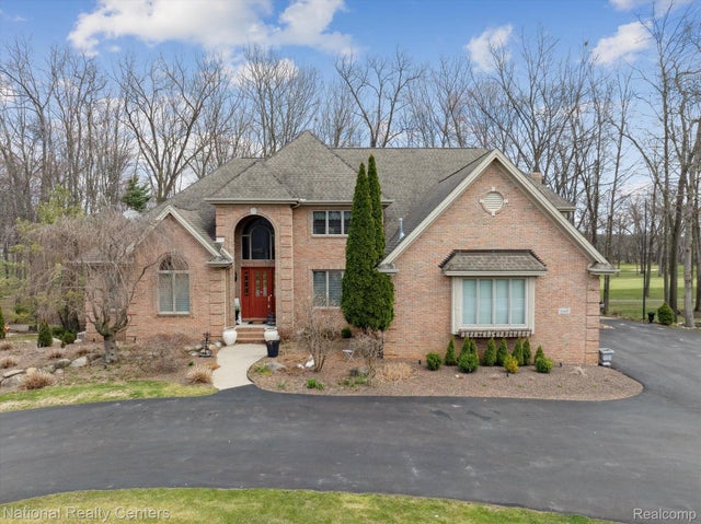 1449 Gleneagles, Highland charter township