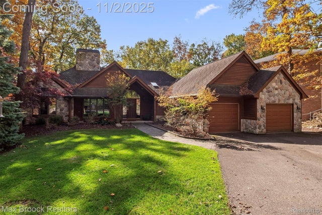 2121 Uplong Street, West Bloomfield charter township