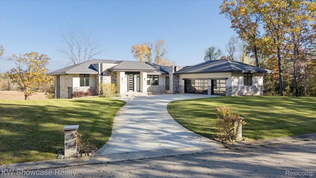 1164 Lake Forest Way, Milford charter township