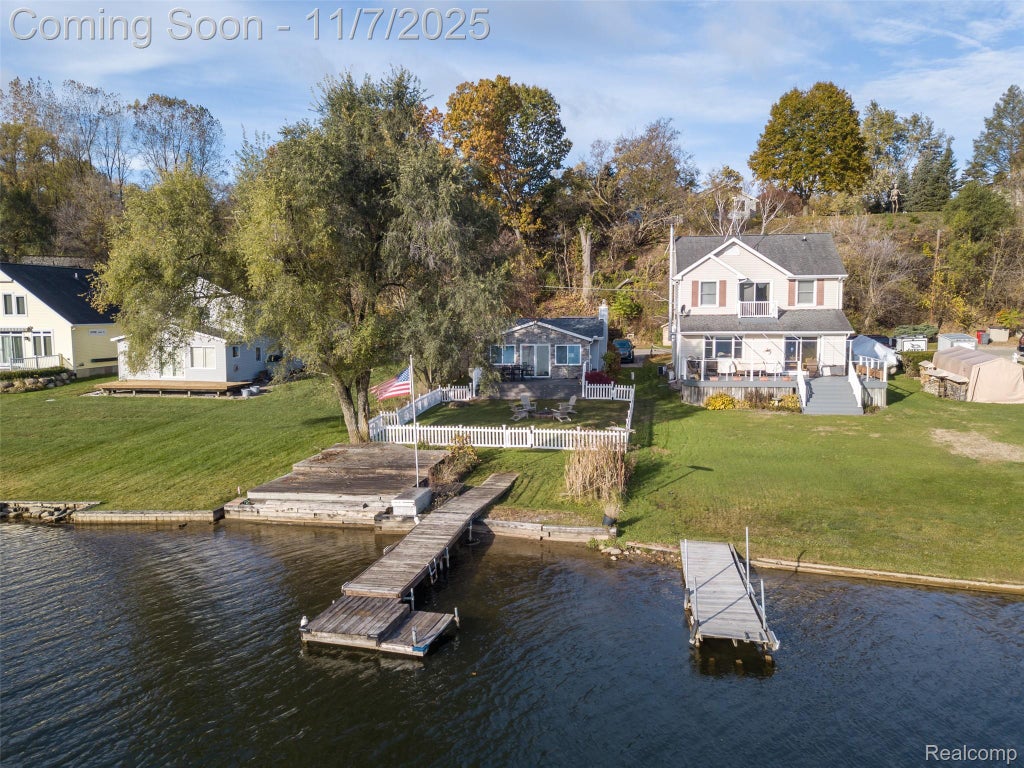 1921 Lakeview Lane, Highland charter township