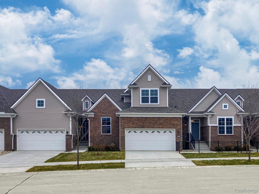 2254 Chase Drive 116, Hartland township