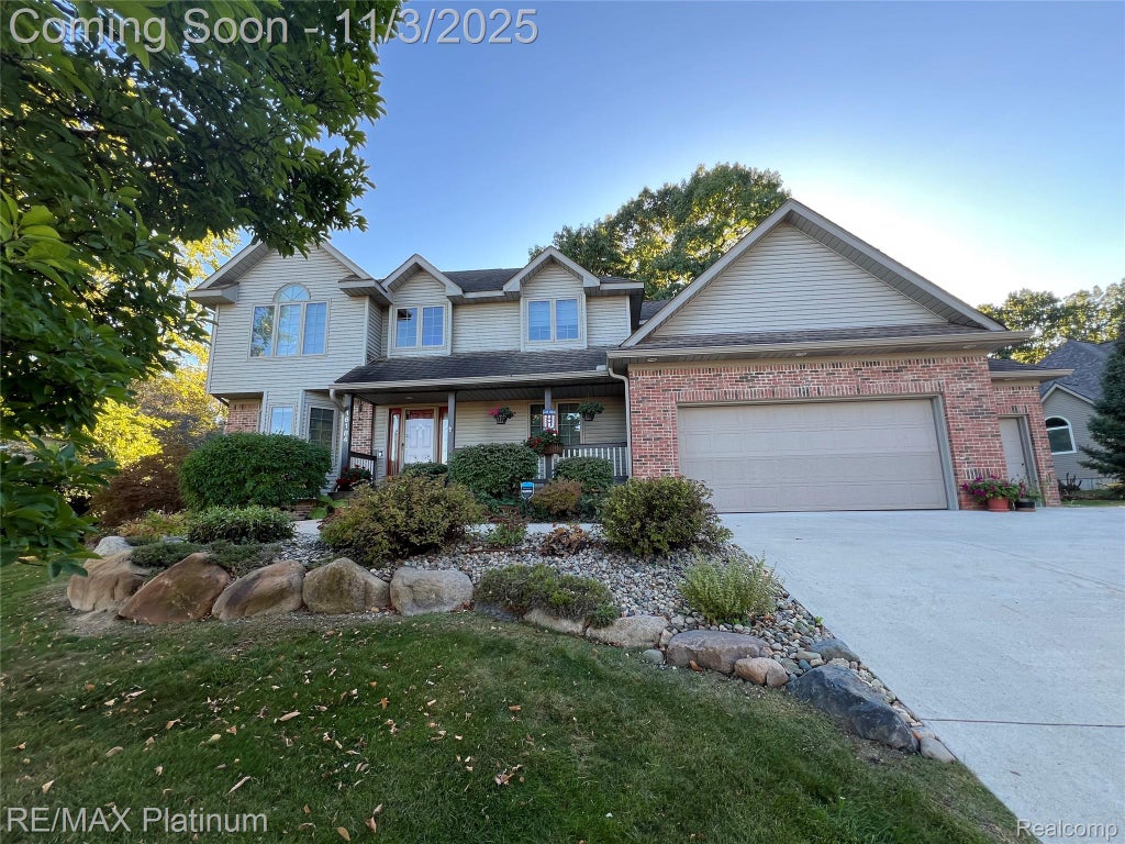 16184 Pine Lake Forest Drive, Fenton charter township