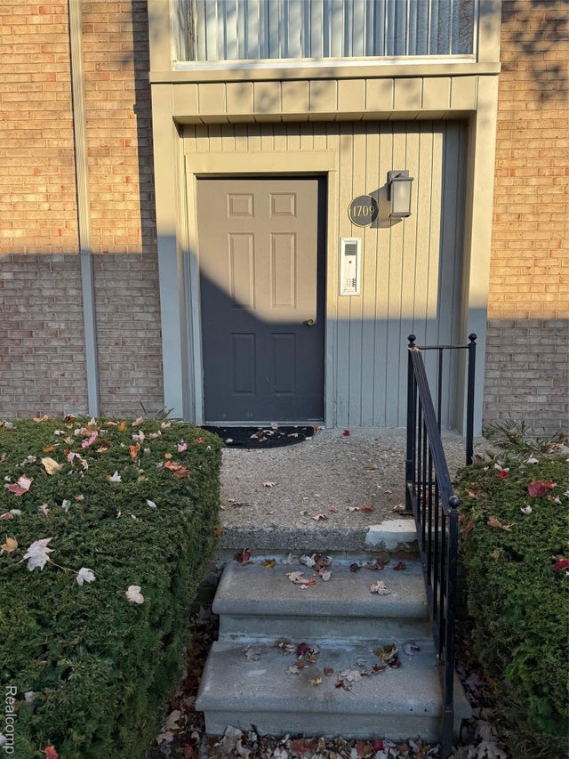 1709 E 14 Mile Road A, Birmingham city