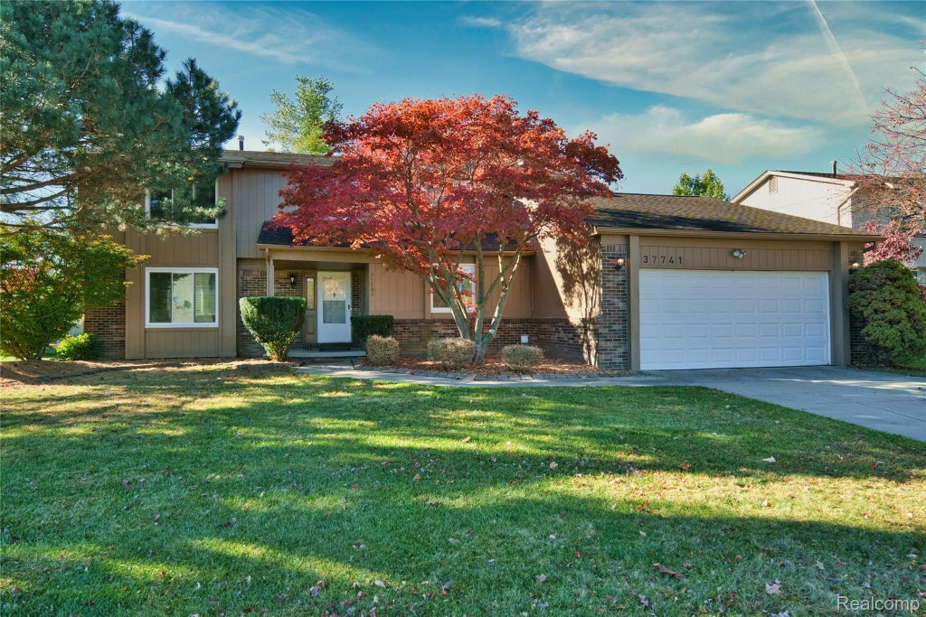 37741 Lancaster Drive, Farmington city