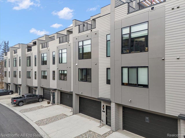 104 N Center Cove 11, Northville city