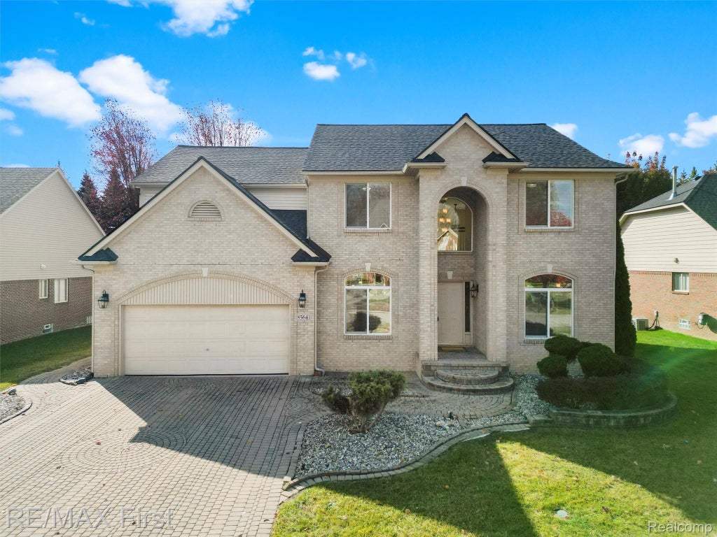 8564 Washington Woods Drive, Washington township