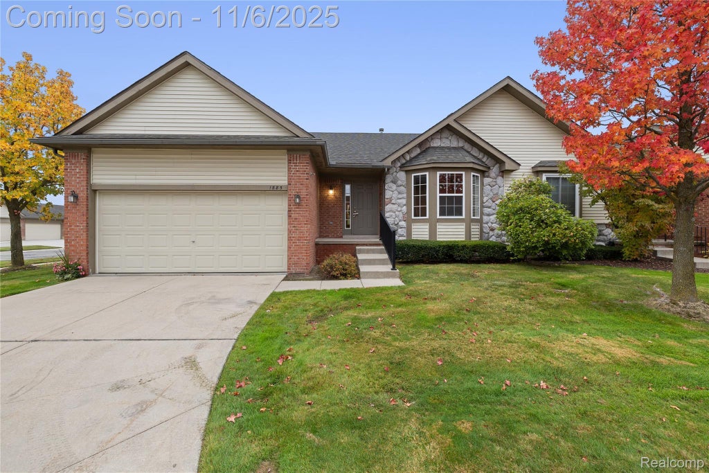 1885 Wexford Circle, Superior charter township