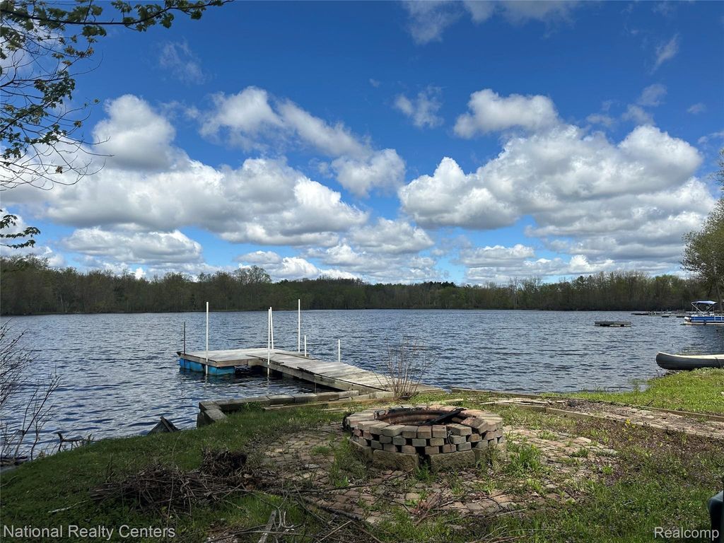 12063 Kirby Lane, Green Oak township