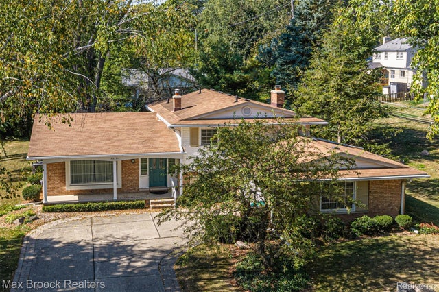 23751 Gill Road, Farmington city