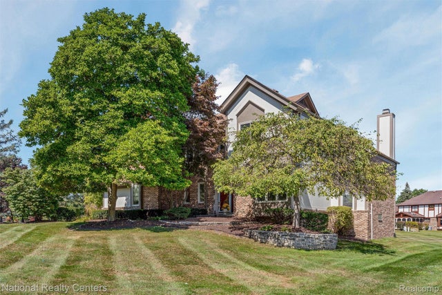 39345 Plumbrook Drive, Farmington Hills city