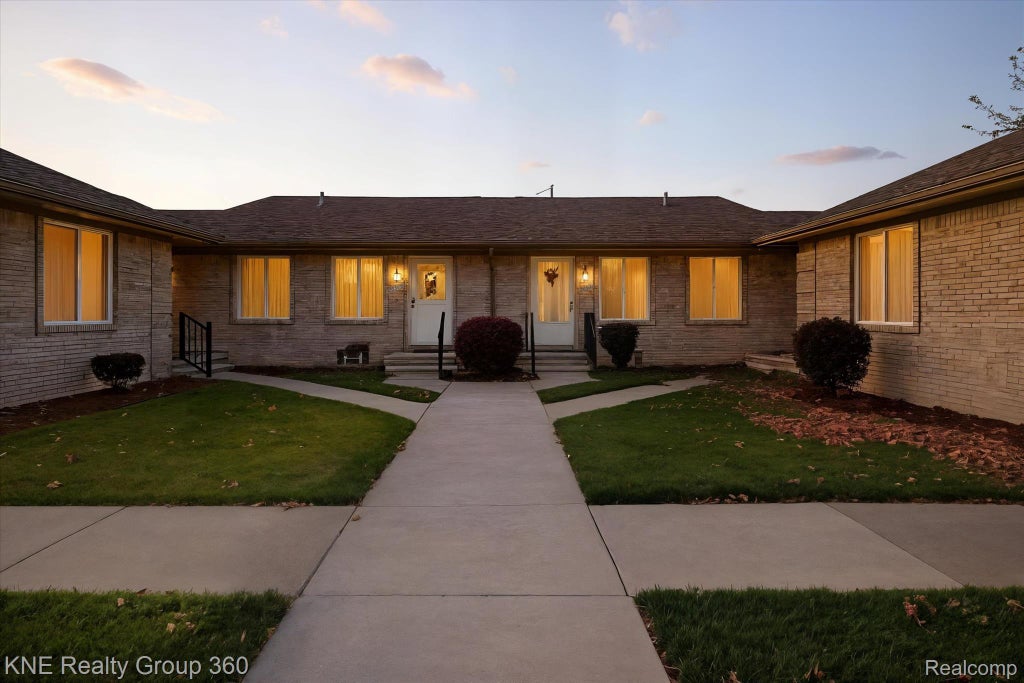 26943 Villa Calabrese Road, Warren city