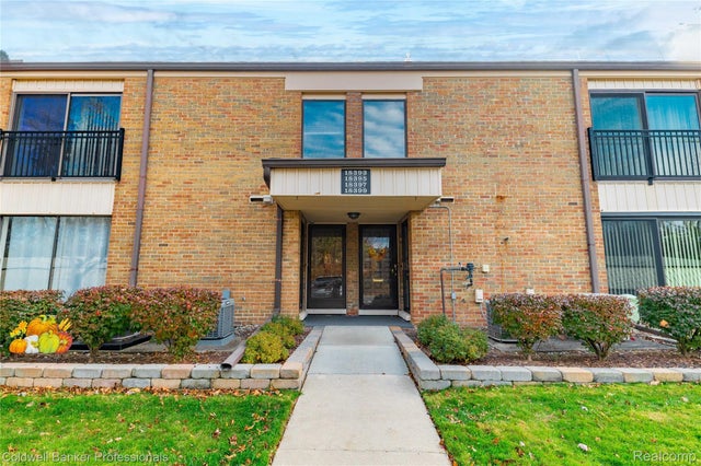 18399 University Park Drive, Livonia city