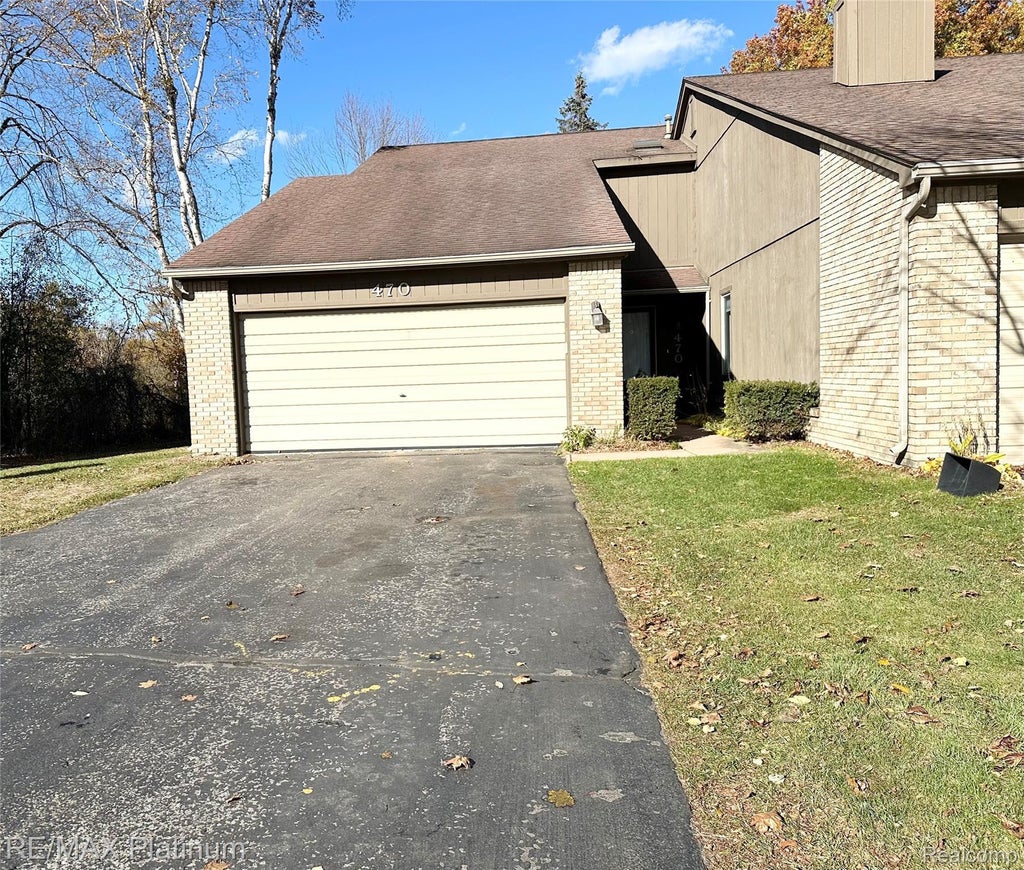 470 Woodstone Road 33, Waterford charter township