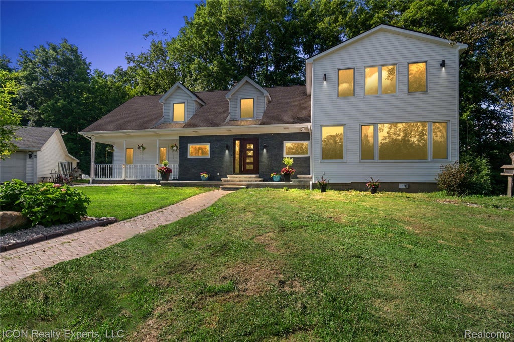 6727 Napier Road, Salem township