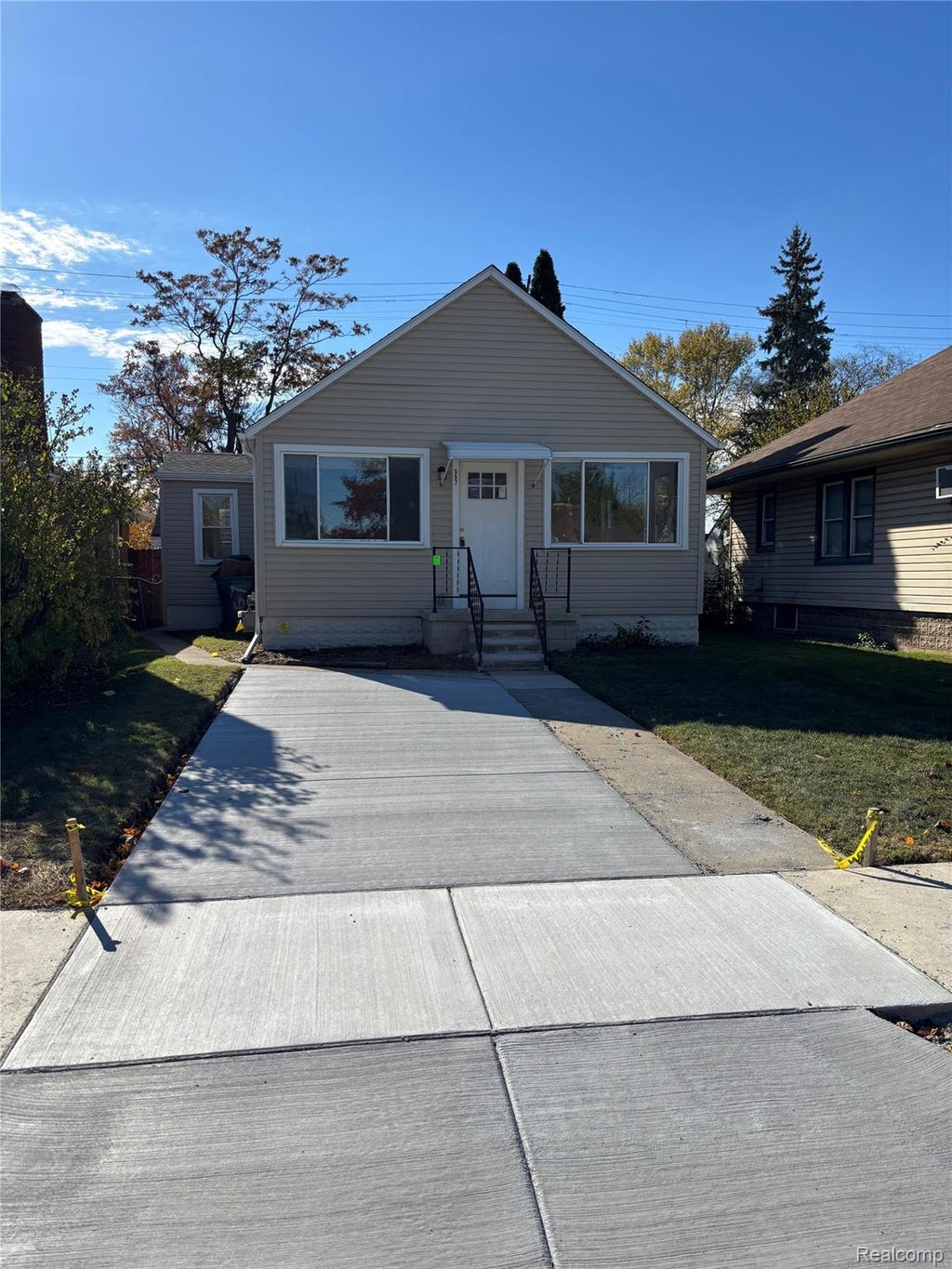 557 White Avenue, Lincoln Park city