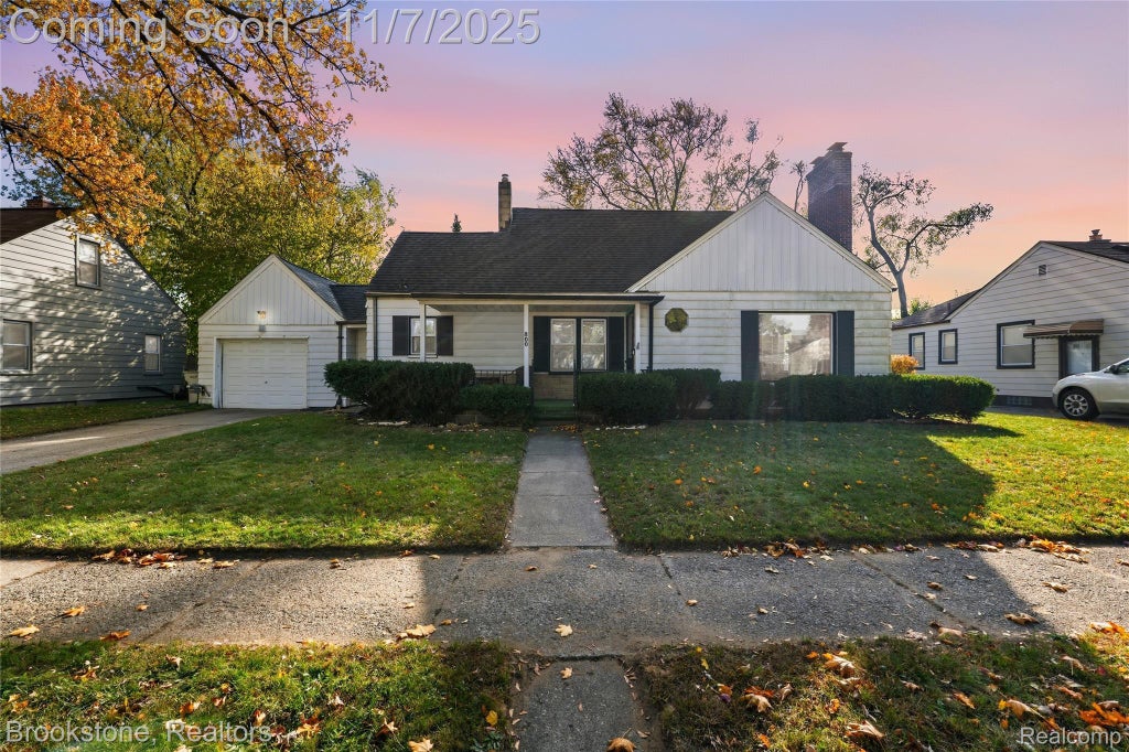 800 E Bernhard Avenue, Hazel Park city