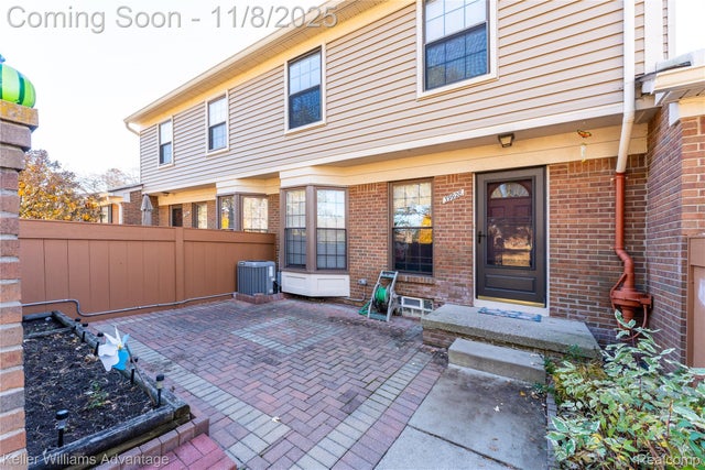 39928 Crosswinds, Novi city