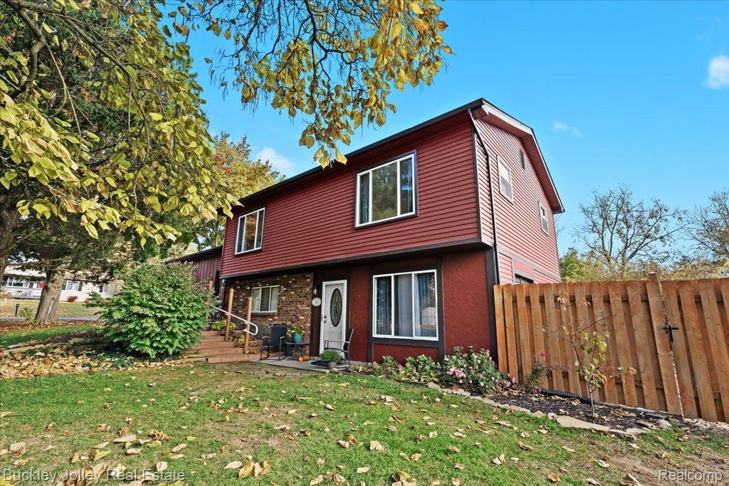 612 Putnam Street, Pinckney village