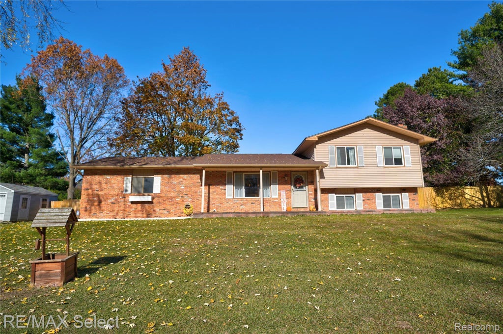 9367 Longmeadow Court, Tyrone township