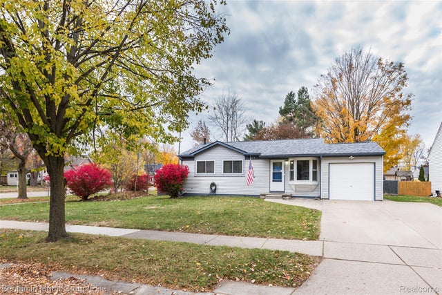 115 Wellington Drive, South Lyon city