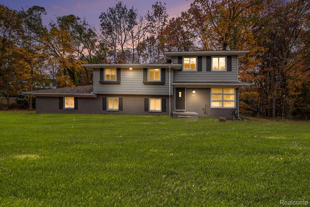 26557 Old Homestead Drive, Farmington city