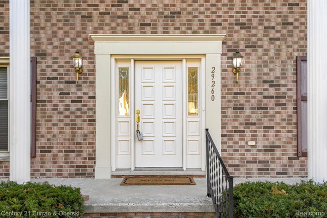 29260 New Bradford, Farmington Hills city