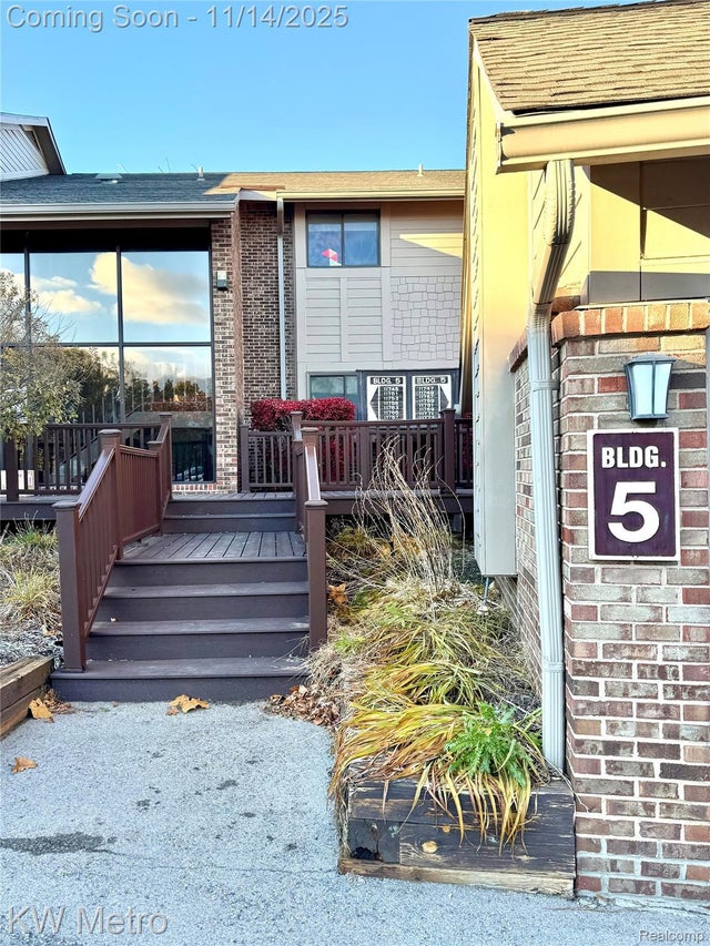 11773 Sycamore Drive 25, Plymouth city