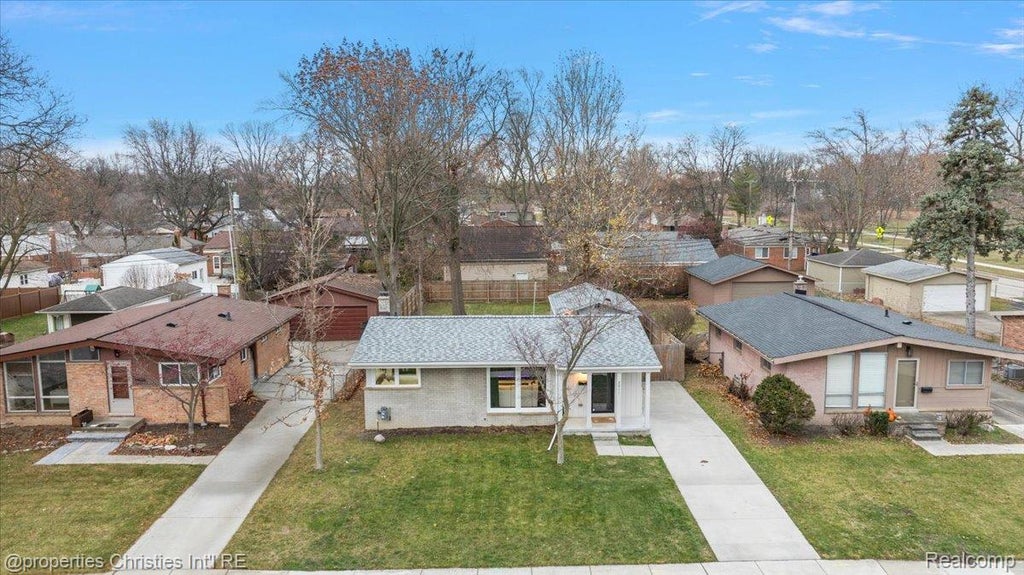 2011 Nakota Road, Royal Oak city