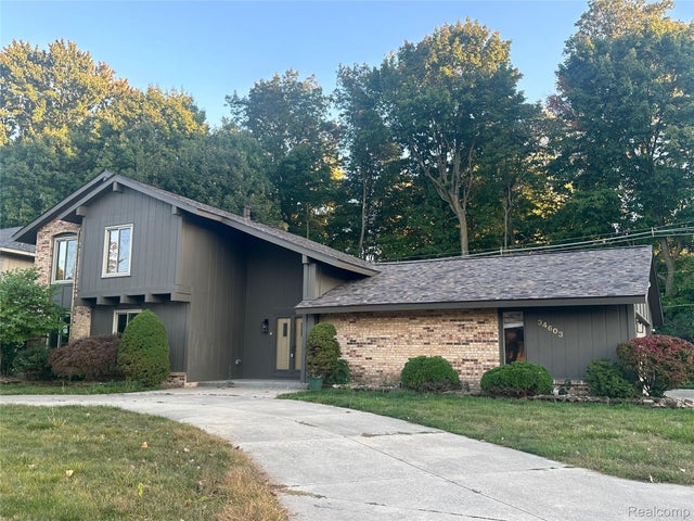 34603 Oak Forest, Farmington Hills city