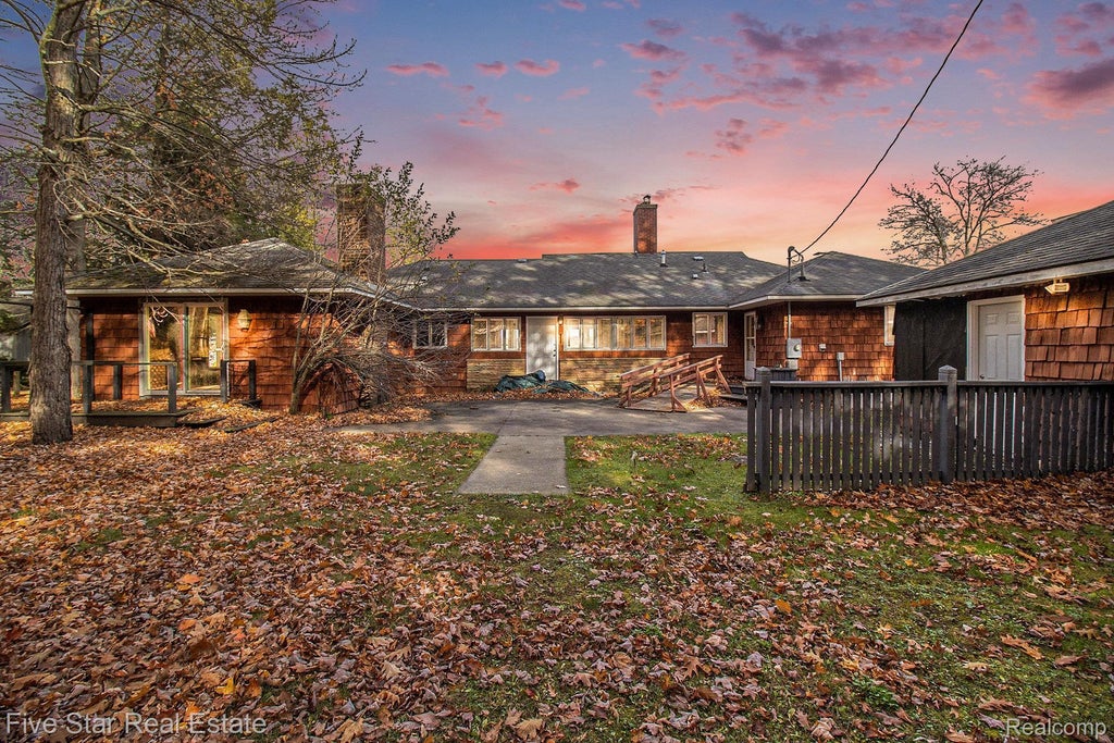 3162 Crescent Beach Road, Manistee city