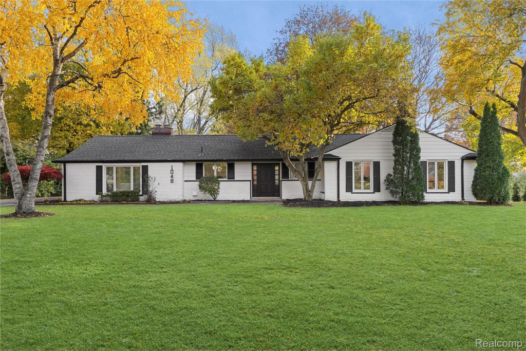 1048 Satterlee Road, Bloomfield charter township