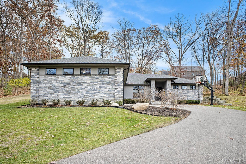 5888 Wyndam Lane, Brighton city