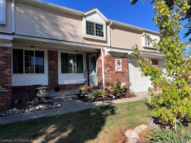 320 Hampton Ct 33, South Lyon city