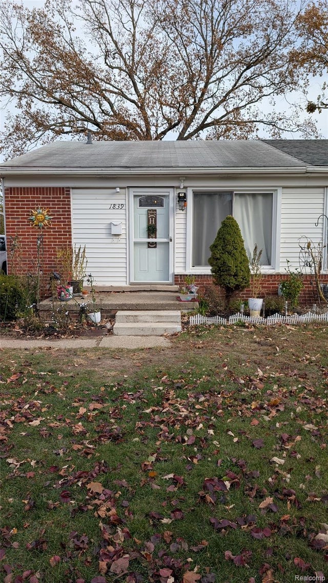 1839 Ackley Avenue, Westland city