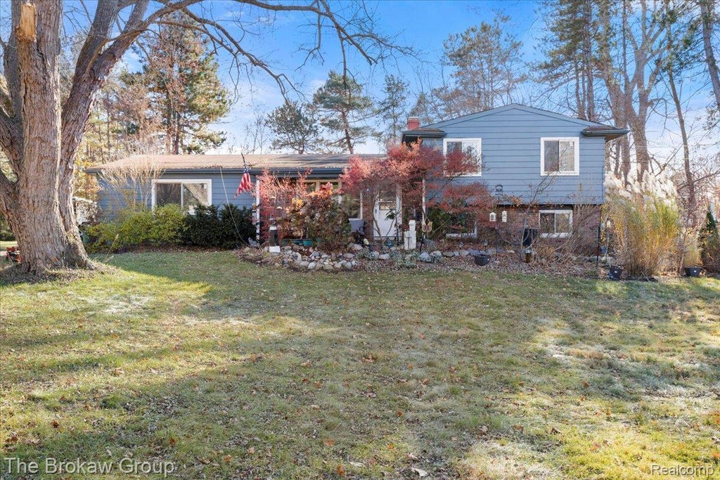 10490 Green Road, Atlas township