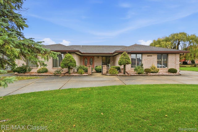 20077 Gill Road, Livonia city