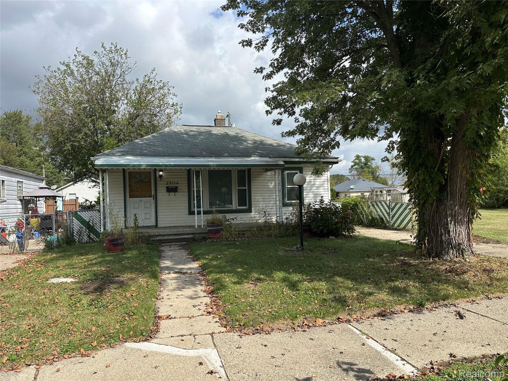 29114 Richard Street, Westland city