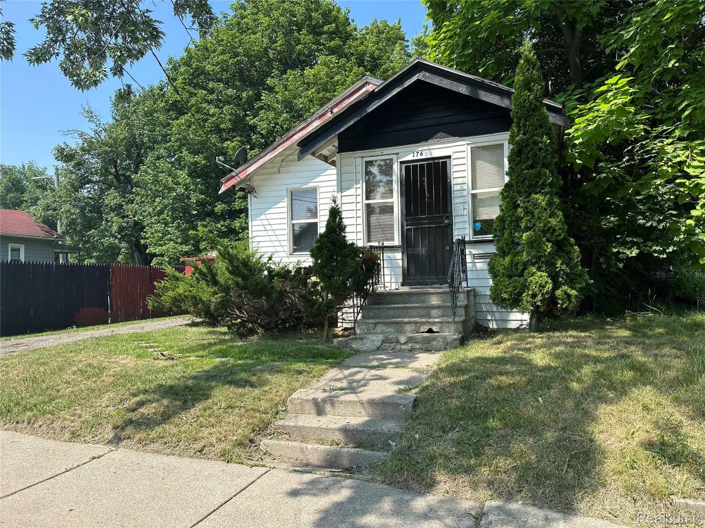 176 S Francis Avenue, Pontiac city